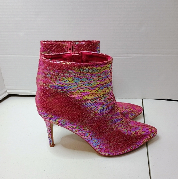 Pink Snakeskin Women's Heeled Booties Size 9 - Picture 1 of 5